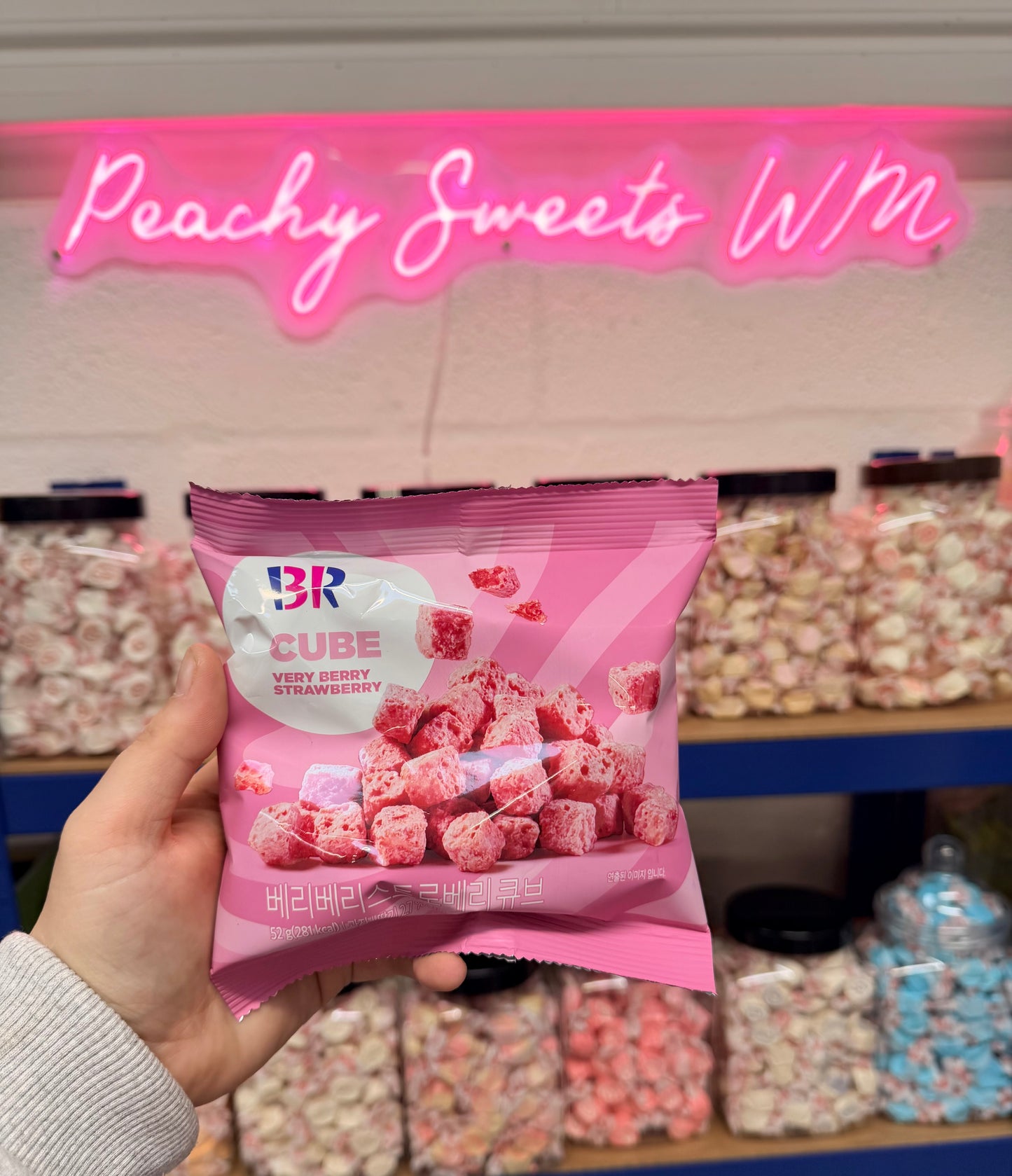 Baskin Robbins Very Berry Strawberry Cubes (KOREA)