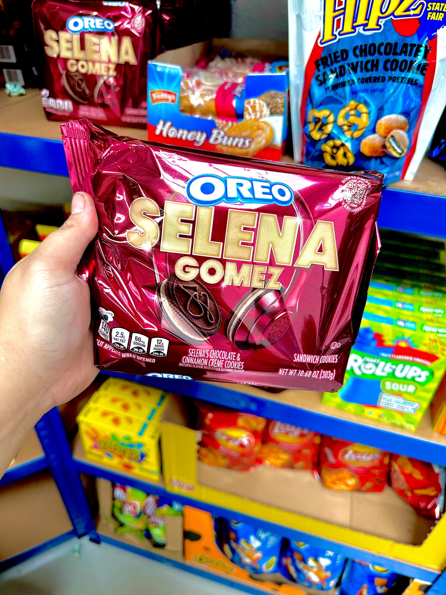 Oreo limited edition Selena Gomez chocolate & cinnamon creme sandwich