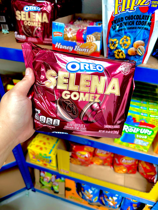 Oreo limited edition Selena Gomez chocolate & cinnamon creme sandwich