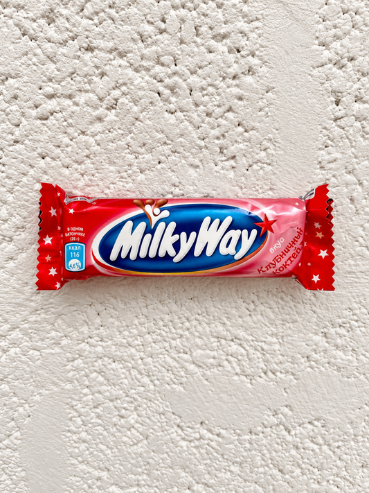 MilkyWay Strawberry Chocolate Bar - Russia