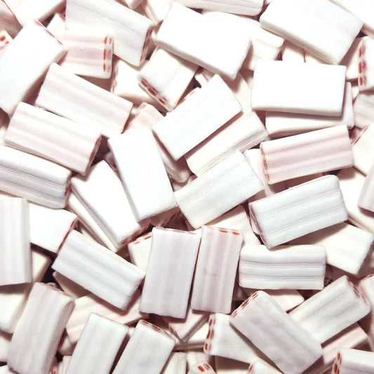 White Cream & Strawberry Blocks 100G